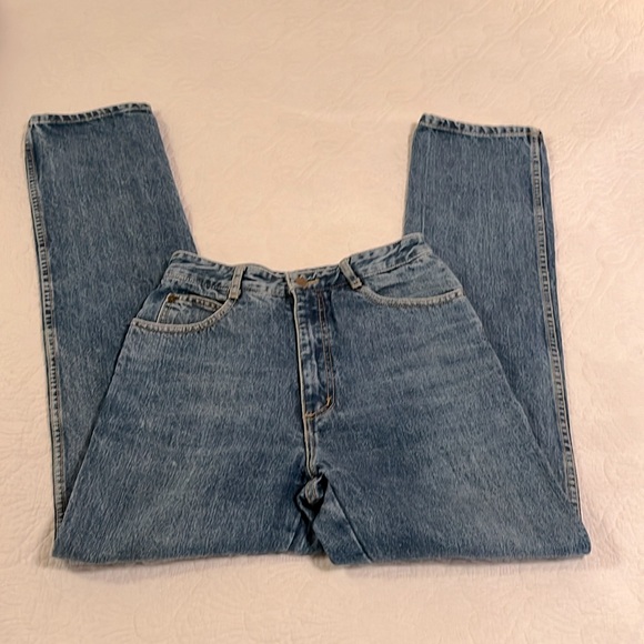 Vintage Guess Jeans in Excellent condition!! Medium denim wash - Picture 3 of 5